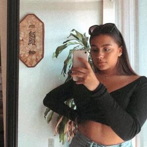 Meet your Posher, Daniella